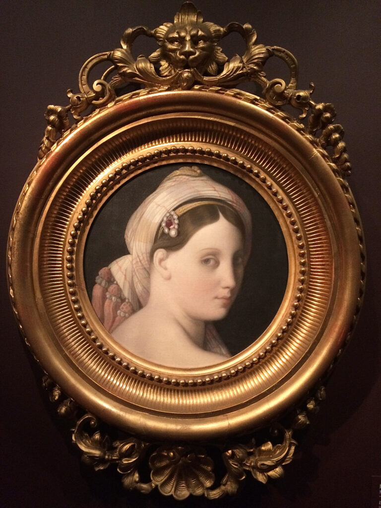 Ingres, La Grande Odalisque (tête), 1814 – « L’œil de Baudelaire » au Musée de la vie romantique, Paris, 2017. Photo : Marcel Schiess