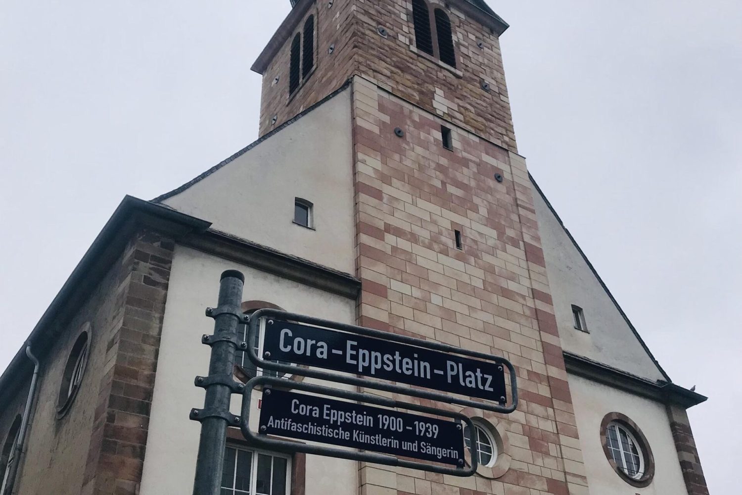 Cora-Eppstein Platz, hommage à une artiste antifasciste (1900-1939). © Marcel Schiess