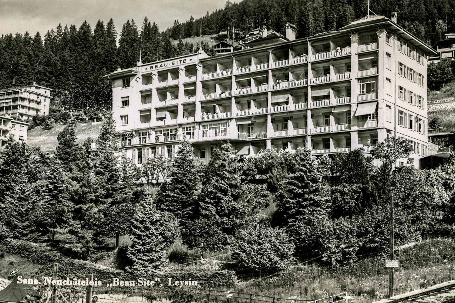 Le Sanatorium neuchâtelois à Leysin, 1930, Leysin E. Kull Territet, collection personnelle.